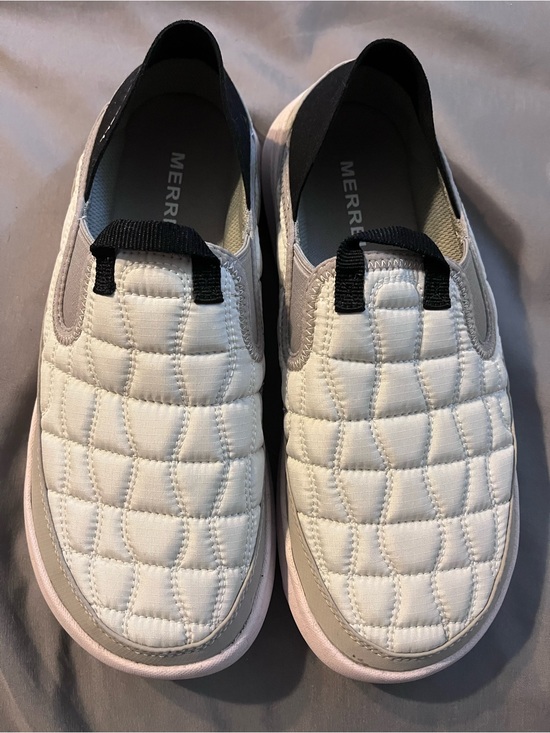 Merrell Other - Merrell Hut Quilted Slip-On Loafers in Tan and Black Women’s SZ 9
